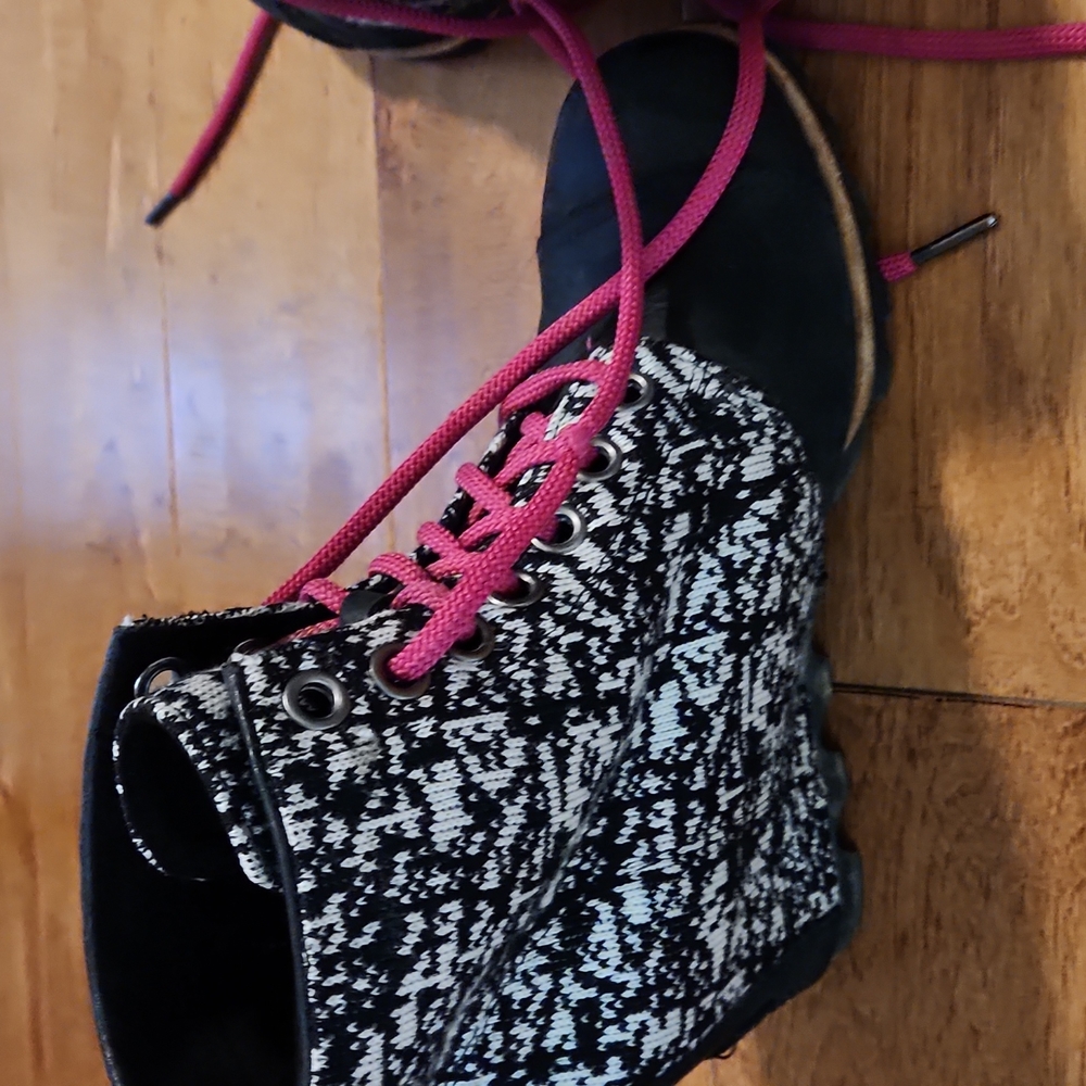 Sorel Wedge Boots - Picture 4 of 6